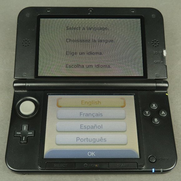 Nintendo 3DS XL Gamestop Refurbished in New Super Mario Bros 2 Gold - Picture 4 of 5